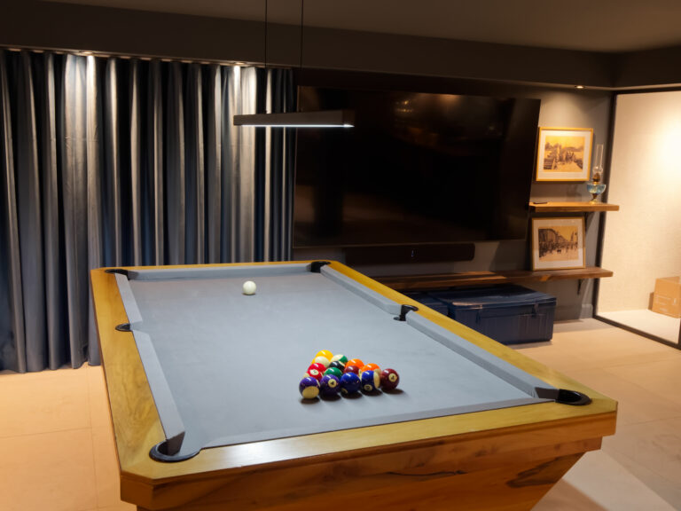 P1023149billarsd avec rideau